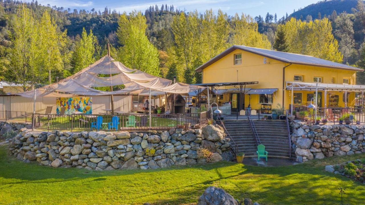 Strawhouse Resorts Big Bar Exterior foto